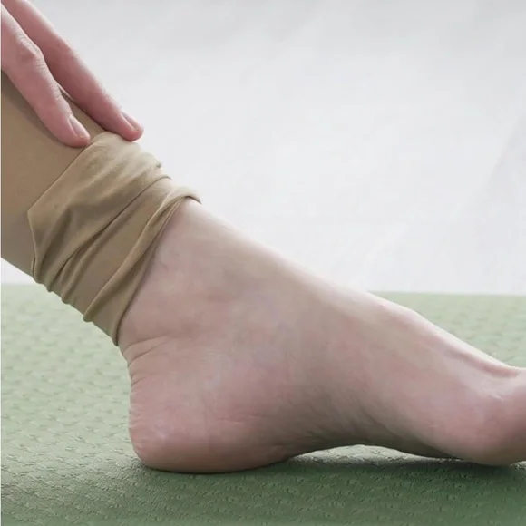 Theatricals Convertible Tights Child Ballet Pink - Picture 4 of 6